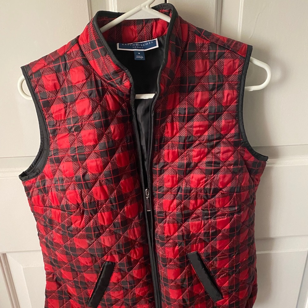 Karen Scott vest